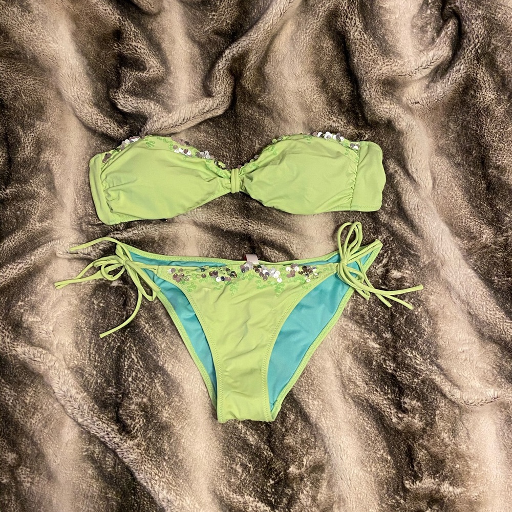 Victoria’s Secret bikini